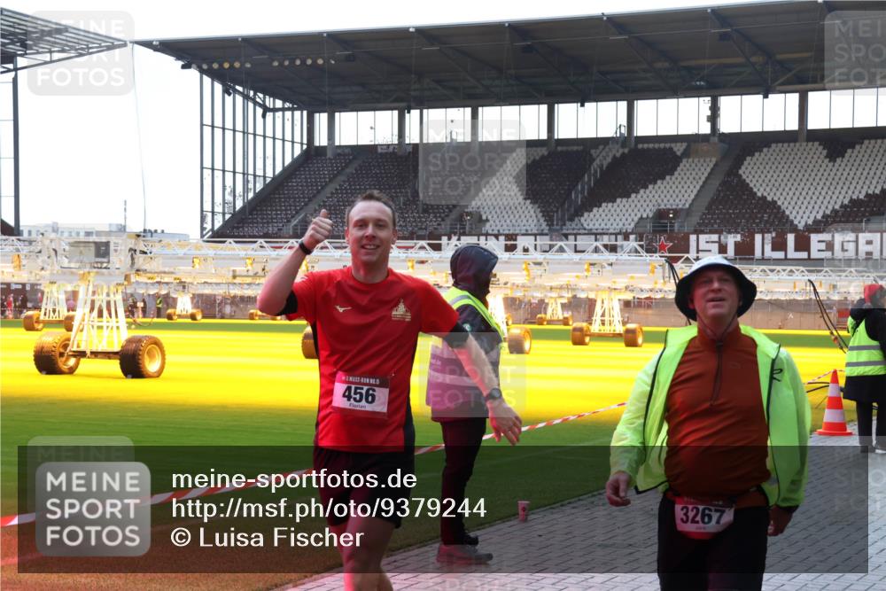 07.12.2025 - St. Pauli X-Mass-Run No. 15 Luisa Fischer http://msf.ph/oto/9379244 07.12.2025 10:32:48 Ziel 15, 456, 3267, 456, 651, 750, 752, 1942, 1944, 2342, 2343, 2345, 3267, 3716, 4039, 4274, 4275, 4758 meine-sportfotos.de