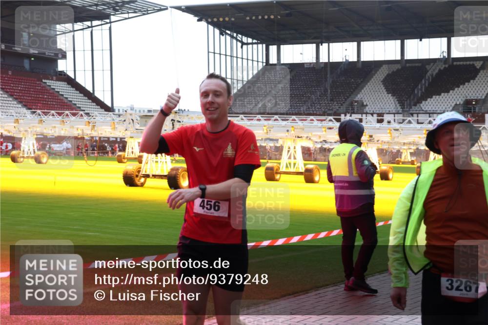 07.12.2025 - St. Pauli X-Mass-Run No. 15 Luisa Fischer http://msf.ph/oto/9379248 07.12.2025 10:32:48 Ziel 456, 3267, 456, 651, 750, 752, 1942, 1944, 2342, 2343, 2345, 3267, 3716, 4039, 4274, 4275, 4758 meine-sportfotos.de