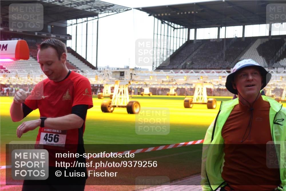07.12.2025 - St. Pauli X-Mass-Run No. 15 Luisa Fischer http://msf.ph/oto/9379256 07.12.2025 10:32:49 Ziel 456, 456, 651, 750, 752, 1942, 1944, 2342, 2343, 2345, 3267, 4039, 4274, 4275, 4758 meine-sportfotos.de