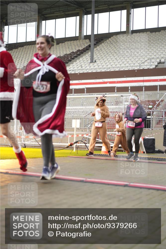 07.12.2025 - St. Pauli X-Mass-Run No. 15 Patografie http://msf.ph/oto/9379266 07.12.2025 10:12:38 Ziel 9, 18, 2758, 2760, 2770, 3040, 3428, 3514, 3551, 3557, 3585, 3799, 3834, 3836 meine-sportfotos.de