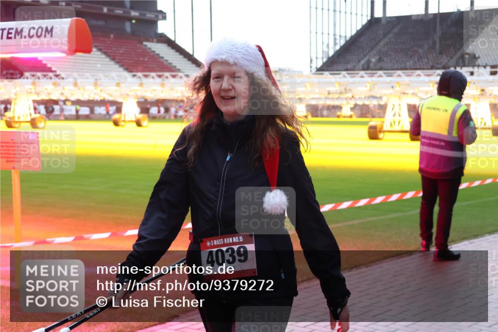 07.12.2025 - St. Pauli X-Mass-Run No. 15 Luisa Fischer http://msf.ph/oto/9379272 07.12.2025 10:33:03 Ziel 15, 4039, 456, 651, 1942, 1944, 4039, 4274, 4275, 4758 meine-sportfotos.de