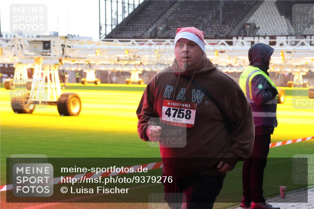07.12.2025 - St. Pauli X-Mass-Run No. 15 Luisa Fischer http://msf.ph/oto/9379276 07.12.2025 10:33:10 Ziel 15, 4758, 06, 456, 651, 2486, 4758 meine-sportfotos.de