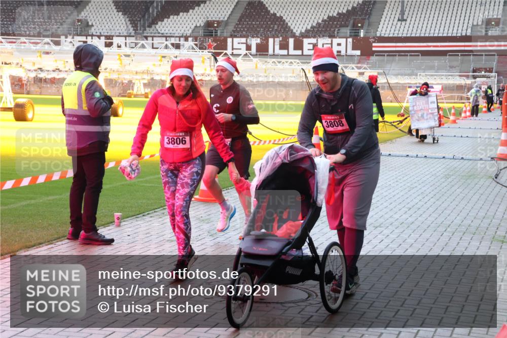 07.12.2025 - St. Pauli X-Mass-Run No. 15 Luisa Fischer http://msf.ph/oto/9379291 07.12.2025 10:33:13 Ziel 3806, 651, 3808, 456, 651, 2486, 4758 meine-sportfotos.de