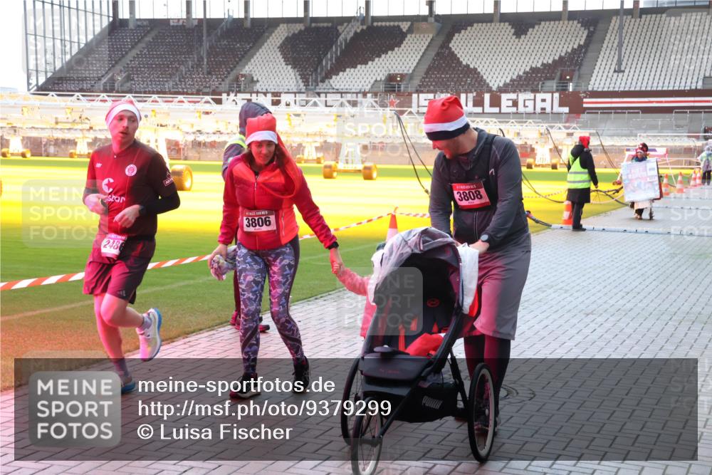 07.12.2025 - St. Pauli X-Mass-Run No. 15 Luisa Fischer http://msf.ph/oto/9379299 07.12.2025 10:33:14 Ziel 2486, 3806, 15, 3808, 456, 651, 2486, 4758 meine-sportfotos.de