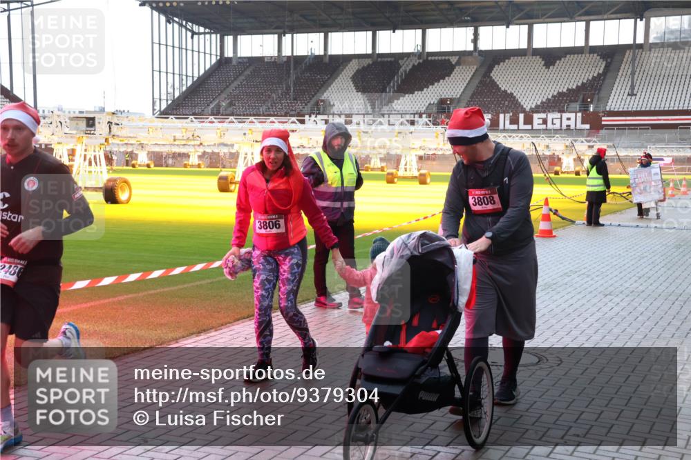 07.12.2025 - St. Pauli X-Mass-Run No. 15 Luisa Fischer http://msf.ph/oto/9379304 07.12.2025 10:33:15 Ziel 3806, 3808, 2486, 456, 651, 2486, 3901, 3902, 4758 meine-sportfotos.de