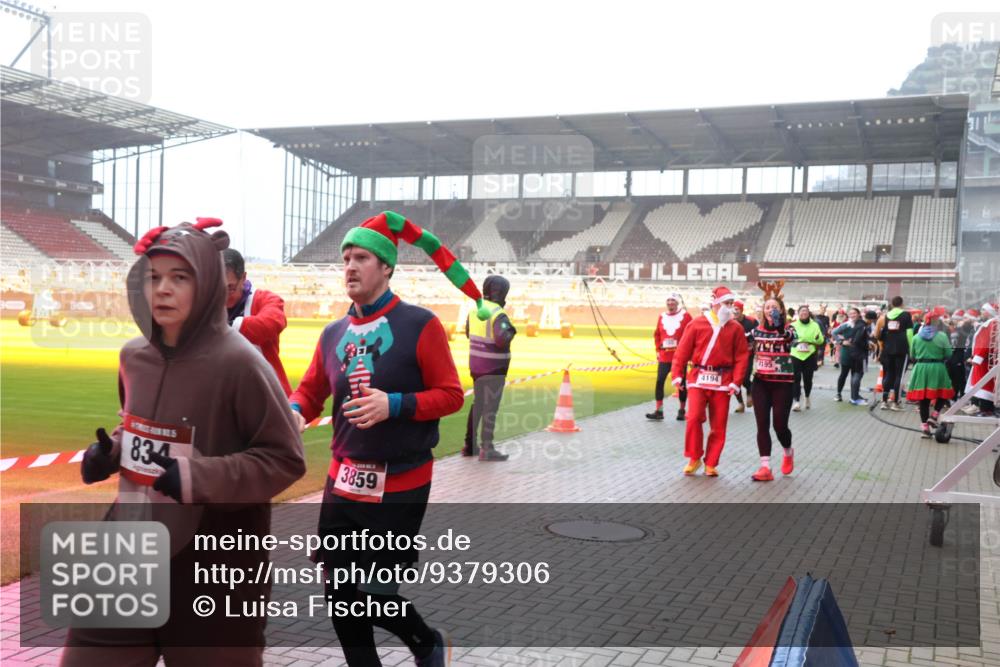 07.12.2025 - St. Pauli X-Mass-Run No. 15 Luisa Fischer http://msf.ph/oto/9379306 07.12.2025 10:06:30 Ziel 834, 3859, 4194, 4195, 2, 3, 34, 54, 123, 127, 148, 180, 187, 363, 385, 424, 468, 512, 676, 805, 834, 893, 945, 967, 969, 1119, 1215, 1222, 1788, 1789, 1791, 1832, 1937, 1946, 2756, 2757, 2894, 2968, 3093, 3172, 3196, 3231, 3812, 3814, 3857, 3859, 3877, 4194, 4195, 4235, 4236, 4237, 4246, 4251, 4552, 4555, 4559, 4560, 4657, 4665, 4670, 4672, 4676, 4677, 4736, 4739 meine-sportfotos.de