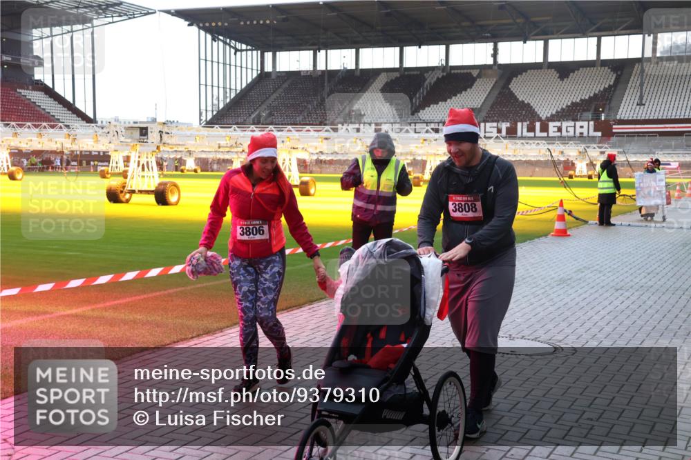 07.12.2025 - St. Pauli X-Mass-Run No. 15 Luisa Fischer http://msf.ph/oto/9379310 07.12.2025 10:33:15 Ziel 3806, 3808, 456, 651, 2486, 3901, 3902, 4758 meine-sportfotos.de