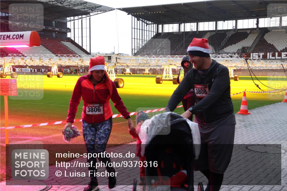 07.12.2025 - St. Pauli X-Mass-Run No. 15 Luisa Fischer http://msf.ph/oto/9379316 07.12.2025 10:33:17 Ziel 3806, 3808, 83, 456, 651, 1268, 2486, 3543, 3548, 3901, 3902, 4758 meine-sportfotos.de