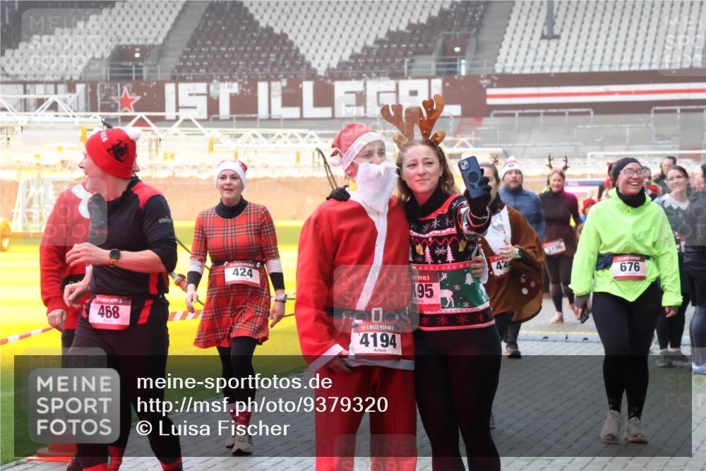 07.12.2025 - St. Pauli X-Mass-Run No. 15 Luisa Fischer http://msf.ph/oto/9379320 07.12.2025 10:06:32 Ziel 468, 424, 4194, 15, 195, 3196, 676, 2, 3, 34, 54, 123, 127, 148, 180, 187, 363, 385, 424, 468, 512, 676, 805, 834, 893, 945, 967, 969, 1119, 1215, 1222, 1369, 1479, 1480, 1788, 1789, 1791, 1832, 1937, 1946, 2756, 2757, 2894, 2968, 3093, 3172, 3196, 3812, 3814, 3857, 3859, 3877, 4194, 4195, 4235, 4236, 4237, 4246, 4251, 4559, 4560, 4657, 4665, 4670, 4672, 4676, 4677, 4736, 4739 meine-sportfotos.de