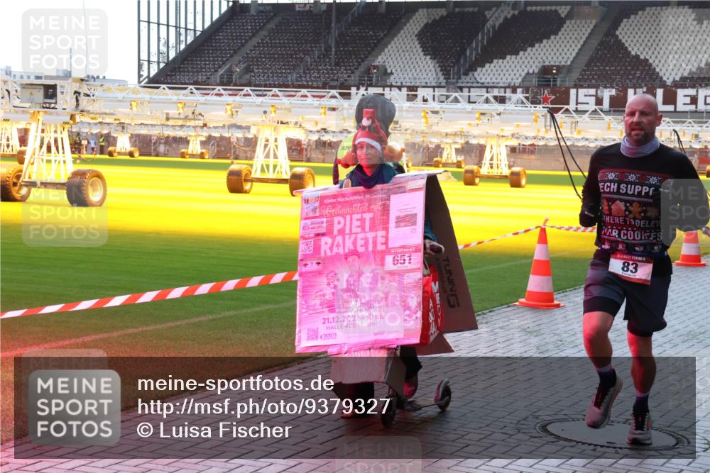 07.12.2025 - St. Pauli X-Mass-Run No. 15 Luisa Fischer http://msf.ph/oto/9379327 07.12.2025 10:33:29 Ziel 651, 21, 12, 2025, 400, 15, 83, 83, 498, 1268, 1329, 2054, 2486, 3543, 3548, 3791, 3901, 3902, 4758 meine-sportfotos.de