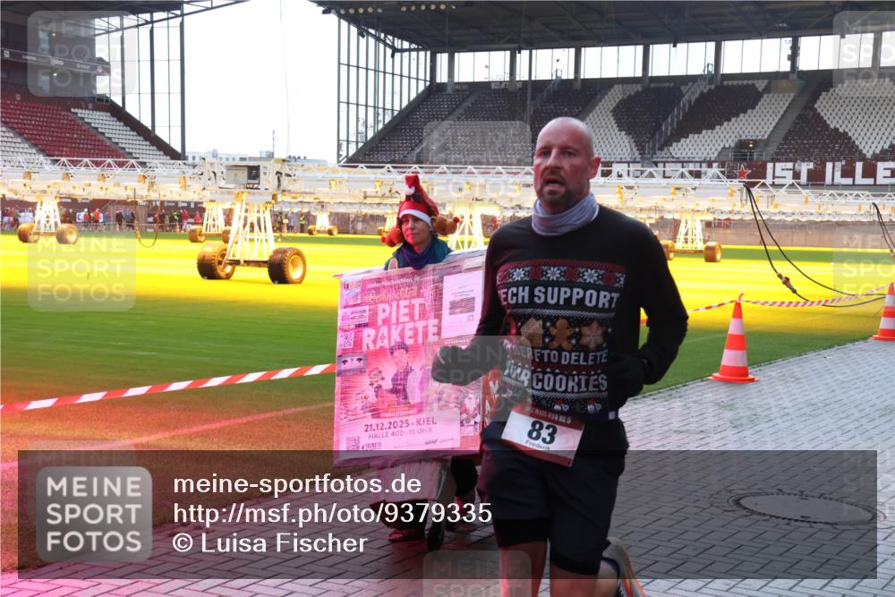 07.12.2025 - St. Pauli X-Mass-Run No. 15 Luisa Fischer http://msf.ph/oto/9379335 07.12.2025 10:33:30 Ziel 21, 12, 2025, 400, 15, 15, 83, 83, 498, 1268, 1329, 2054, 2486, 3543, 3548, 3791, 3901, 3902, 4758 meine-sportfotos.de