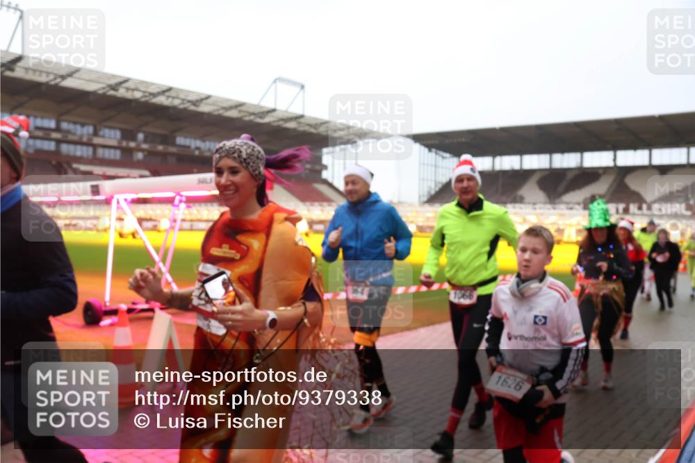 07.12.2025 - St. Pauli X-Mass-Run No. 15 Luisa Fischer http://msf.ph/oto/9379338 07.12.2025 11:11:13 Ziel 1626, 29, 30, 31, 42, 48, 49, 53, 122, 134, 660, 667, 669, 745, 980, 1064, 1066, 1298, 1380, 1398, 1400, 1402, 1518, 1584, 1626, 1692, 1694, 1697, 1739, 1740, 2371, 2616, 3124, 3136, 4574 meine-sportfotos.de