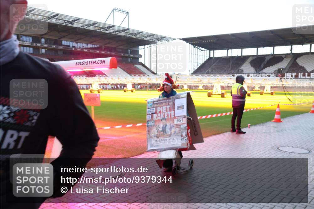 07.12.2025 - St. Pauli X-Mass-Run No. 15 Luisa Fischer http://msf.ph/oto/9379344 07.12.2025 10:33:31 Ziel 651, 21, 12, 2025, 400, 15, 83, 498, 1268, 1329, 2054, 2486, 3543, 3548, 3791, 3901, 3902, 4758 meine-sportfotos.de