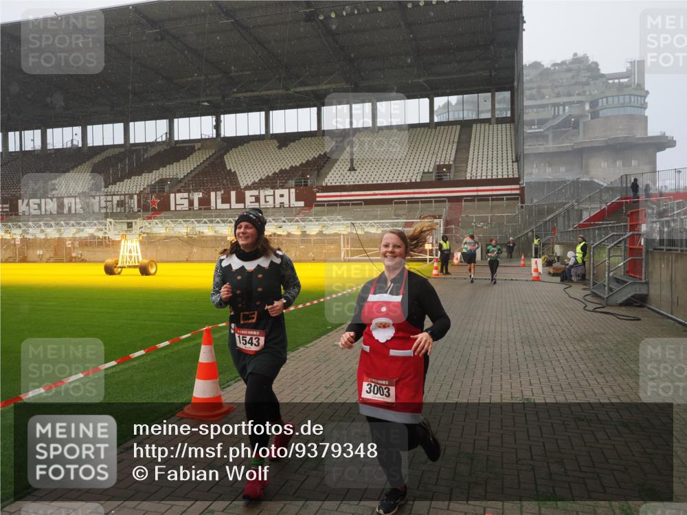 07.12.2025 - St. Pauli X-Mass-Run No. 15 Fabian Wolf http://msf.ph/oto/9379348 07.12.2025 10:07:35 Ziel 256, 265, 272, 517, 657, 685, 716, 767, 1187, 1234, 1447, 1449, 1543, 3003 meine-sportfotos.de