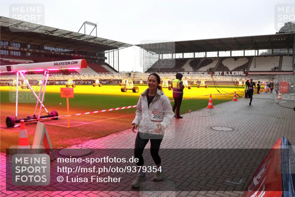 07.12.2025 - St. Pauli X-Mass-Run No. 15 Luisa Fischer http://msf.ph/oto/9379354 07.12.2025 10:33:38 Ziel 3901, 83, 498, 828, 1268, 1329, 2054, 2486, 3543, 3548, 3791, 3901, 3902 meine-sportfotos.de