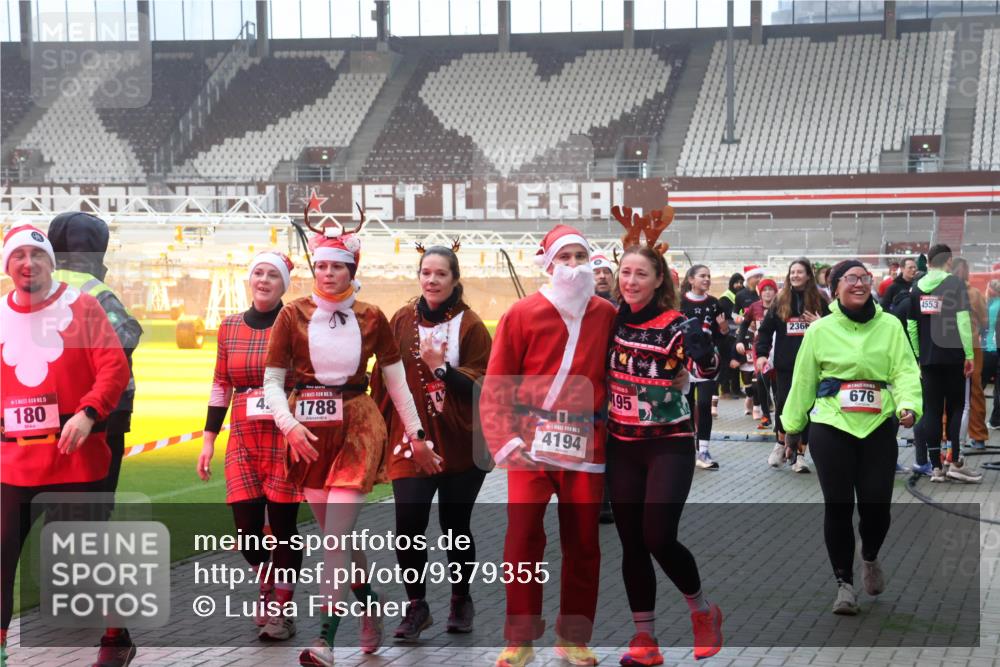 07.12.2025 - St. Pauli X-Mass-Run No. 15 Luisa Fischer http://msf.ph/oto/9379355 07.12.2025 10:06:35 Ziel 5, 180, 4, 1788, 4194, 195, 236, 676, 4553, 2, 3, 34, 54, 127, 148, 180, 187, 363, 424, 468, 512, 676, 805, 834, 893, 967, 969, 1119, 1369, 1479, 1480, 1788, 1789, 1791, 1832, 1937, 1946, 2756, 2757, 2894, 2968, 3093, 3172, 3196, 3213, 3232, 3534, 3535, 3536, 3537, 3812, 3814, 3857, 3859, 3877, 4194, 4195, 4235, 4236, 4237, 4246, 4251, 4657, 4665, 4670, 4672, 4676, 4677, 4736, 4739 meine-sportfotos.de