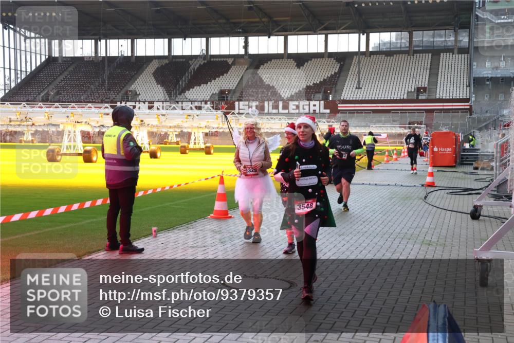 07.12.2025 - St. Pauli X-Mass-Run No. 15 Luisa Fischer http://msf.ph/oto/9379357 07.12.2025 10:33:49 Ziel 1, 4329, 3548, 83, 498, 828, 1268, 1329, 2054, 2065, 2486, 3543, 3548, 3791, 3901, 3902 meine-sportfotos.de