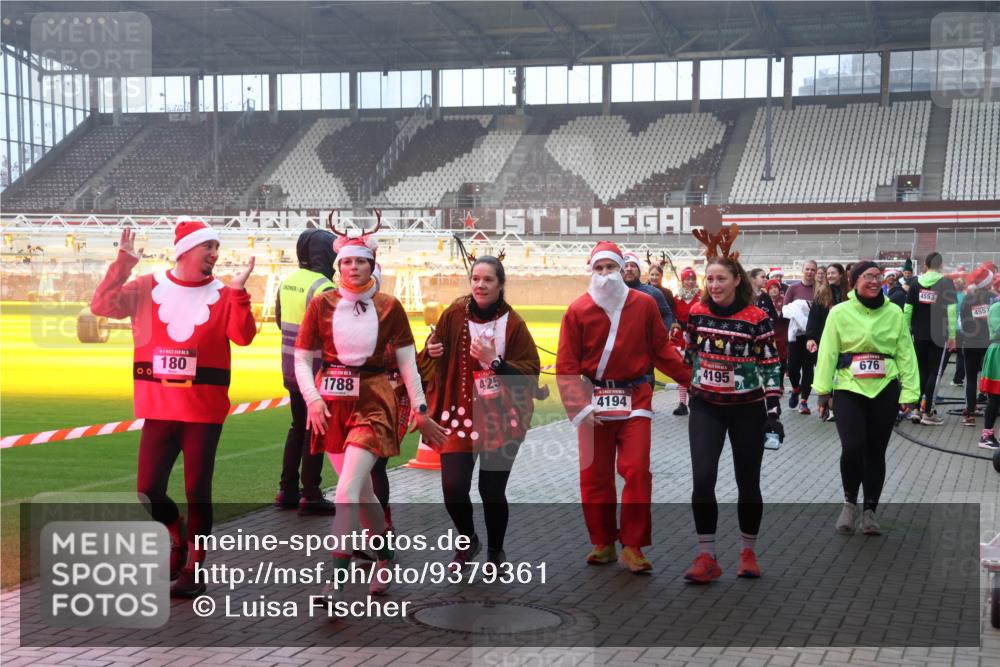 07.12.2025 - St. Pauli X-Mass-Run No. 15 Luisa Fischer http://msf.ph/oto/9379361 07.12.2025 10:06:35 Ziel 00, 180, 676, 4195, 1788, 425, 4194, 4553, 4557, 2, 3, 34, 54, 127, 148, 180, 187, 363, 424, 468, 512, 676, 805, 834, 893, 967, 969, 1119, 1369, 1479, 1480, 1788, 1789, 1791, 1832, 1937, 1946, 2756, 2757, 2894, 2968, 3093, 3172, 3196, 3213, 3232, 3534, 3535, 3536, 3537, 3812, 3814, 3857, 3859, 3877, 4194, 4195, 4235, 4236, 4237, 4246, 4251, 4657, 4665, 4670, 4672, 4676, 4677, 4736, 4739 meine-sportfotos.de