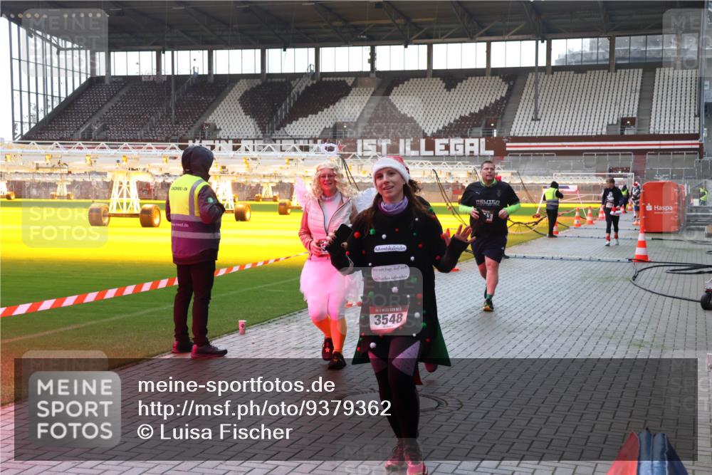 07.12.2025 - St. Pauli X-Mass-Run No. 15 Luisa Fischer http://msf.ph/oto/9379362 07.12.2025 10:33:50 Ziel 1, 5, 3548, 83, 498, 828, 1268, 1329, 2054, 2065, 2486, 3543, 3548, 3791, 3901, 3902 meine-sportfotos.de