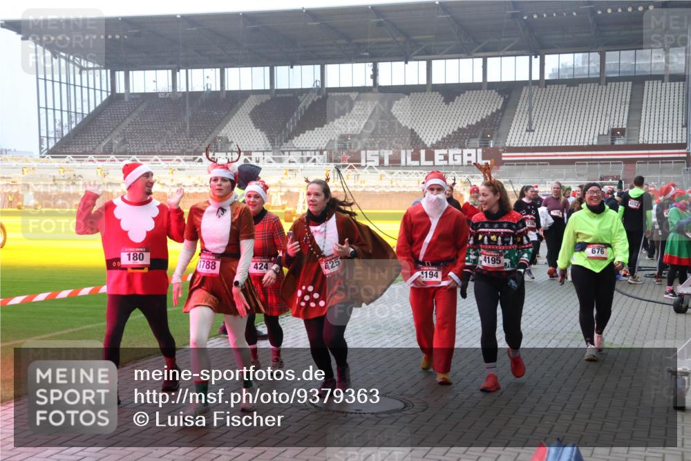 07.12.2025 - St. Pauli X-Mass-Run No. 15 Luisa Fischer http://msf.ph/oto/9379363 07.12.2025 10:06:36 Ziel 180, 1788, 424, 425, 194, 4195, 399, 676, 455, 2, 3, 34, 54, 127, 148, 180, 187, 424, 468, 512, 676, 805, 834, 893, 967, 969, 1119, 1369, 1479, 1480, 1788, 1789, 1791, 1832, 1937, 1946, 2756, 2757, 2894, 2968, 3093, 3172, 3196, 3213, 3232, 3534, 3535, 3536, 3537, 3812, 3814, 3857, 3859, 3877, 4194, 4195, 4235, 4236, 4237, 4246, 4251, 4657, 4665, 4670, 4672, 4676, 4677, 4736, 4739 meine-sportfotos.de
