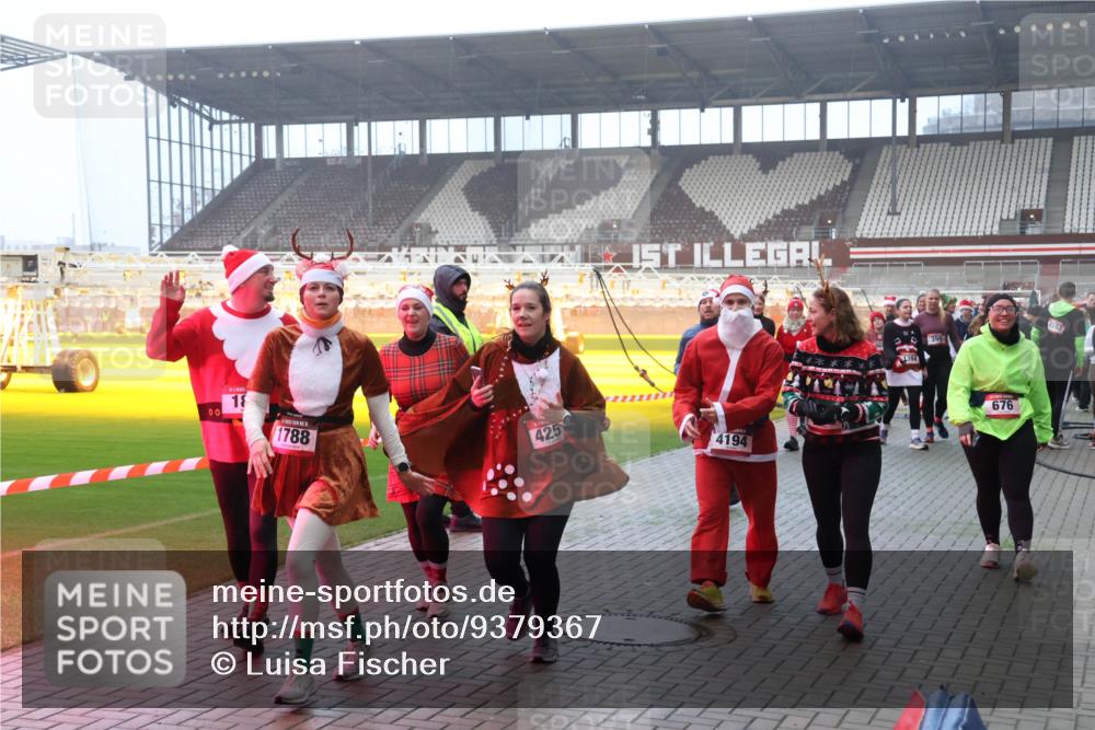 07.12.2025 - St. Pauli X-Mass-Run No. 15 Luisa Fischer http://msf.ph/oto/9379367 07.12.2025 10:06:36 Ziel 00, 18, 1788, 425, 4194, 1394, 676, 45537, 2, 3, 34, 54, 127, 148, 180, 187, 424, 468, 512, 676, 805, 834, 893, 967, 969, 1119, 1369, 1479, 1480, 1788, 1789, 1791, 1832, 1937, 1946, 2756, 2757, 2894, 2968, 3093, 3172, 3196, 3213, 3232, 3534, 3535, 3536, 3537, 3812, 3814, 3857, 3859, 3877, 4194, 4195, 4235, 4236, 4237, 4246, 4251, 4657, 4665, 4670, 4672, 4676, 4677, 4736, 4739 meine-sportfotos.de