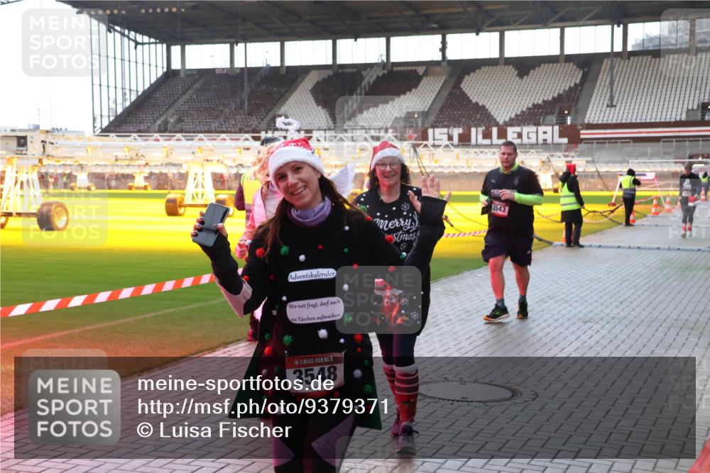 07.12.2025 - St. Pauli X-Mass-Run No. 15 Luisa Fischer http://msf.ph/oto/9379371 07.12.2025 10:33:51 Ziel 15, 3548, 1, 3543, 83, 498, 828, 1268, 1329, 2054, 2065, 2486, 3543, 3548, 3791, 3901, 3902 meine-sportfotos.de