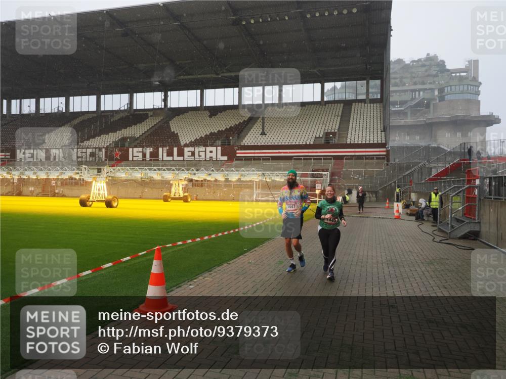 07.12.2025 - St. Pauli X-Mass-Run No. 15 Fabian Wolf http://msf.ph/oto/9379373 07.12.2025 10:07:41 Ziel 1447, 1449, 1543, 1905, 3003 meine-sportfotos.de