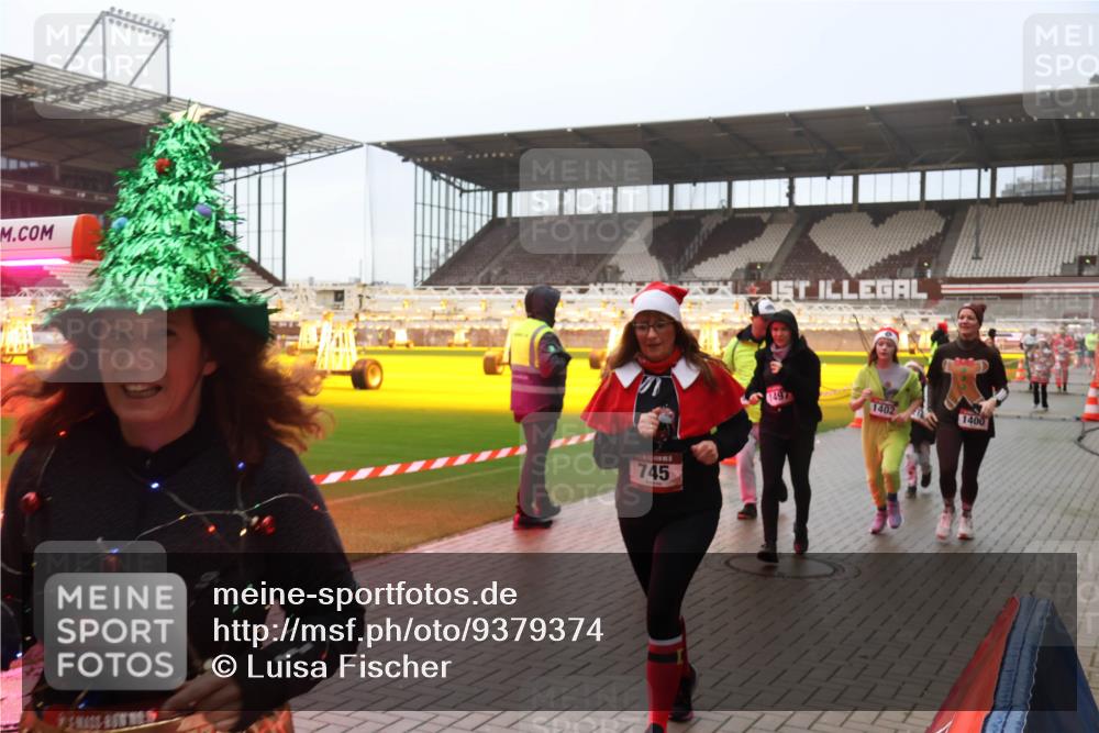 07.12.2025 - St. Pauli X-Mass-Run No. 15 Luisa Fischer http://msf.ph/oto/9379374 07.12.2025 11:11:15 Ziel 745, 1497, 1402, 1400, 29, 30, 31, 42, 48, 49, 53, 122, 134, 660, 667, 669, 697, 698, 745, 980, 1064, 1066, 1298, 1380, 1398, 1400, 1402, 1518, 1519, 1584, 1626, 1692, 1694, 1697, 1739, 1740, 2258, 2616, 3124, 3136, 4574 meine-sportfotos.de