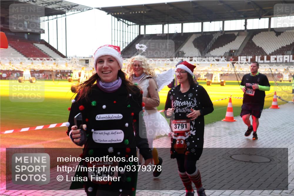 07.12.2025 - St. Pauli X-Mass-Run No. 15 Luisa Fischer http://msf.ph/oto/9379378 07.12.2025 10:33:52 Ziel 15, 3791, 15, 3548, 3543, 83, 498, 828, 1268, 1329, 2054, 2065, 2486, 2558, 3543, 3548, 3791, 3901, 3902 meine-sportfotos.de