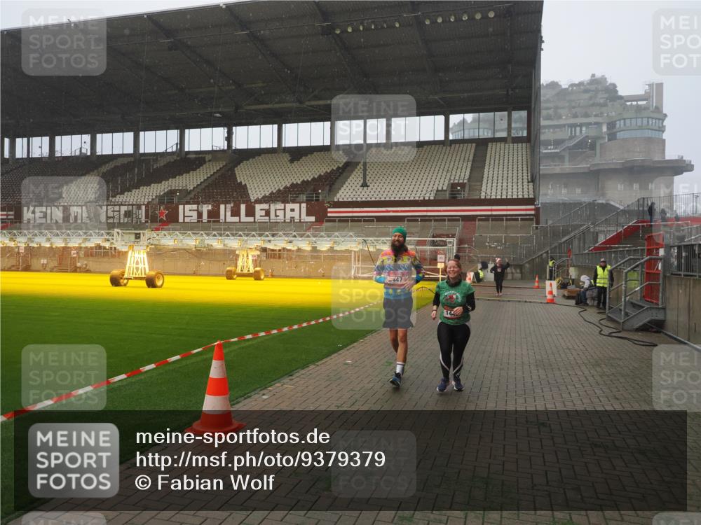 07.12.2025 - St. Pauli X-Mass-Run No. 15 Fabian Wolf http://msf.ph/oto/9379379 07.12.2025 10:07:41 Ziel 1447, 1449, 1543, 1905, 3003 meine-sportfotos.de