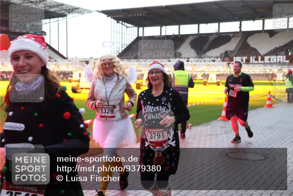 07.12.2025 - St. Pauli X-Mass-Run No. 15 Luisa Fischer http://msf.ph/oto/9379380 07.12.2025 10:33:52 Ziel 5, 1329, 3791, 543, 83, 498, 828, 1268, 1329, 2054, 2065, 2486, 2558, 3543, 3548, 3791, 3901, 3902 meine-sportfotos.de