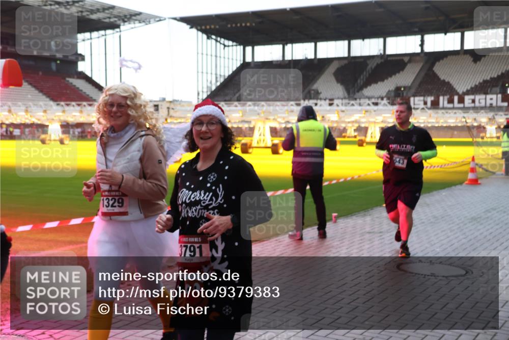 07.12.2025 - St. Pauli X-Mass-Run No. 15 Luisa Fischer http://msf.ph/oto/9379383 07.12.2025 10:33:52 Ziel 1329, 3791, 643, 83, 498, 828, 1268, 1329, 2054, 2065, 2486, 2558, 3543, 3548, 3791, 3901, 3902 meine-sportfotos.de