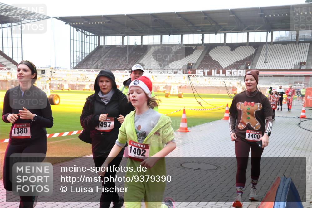 07.12.2025 - St. Pauli X-Mass-Run No. 15 Luisa Fischer http://msf.ph/oto/9379390 07.12.2025 11:11:17 Ziel 15, 1380, 15, 497, 15, 1402, 1, 1400, 29, 30, 31, 48, 49, 53, 122, 134, 660, 667, 669, 697, 698, 745, 1064, 1066, 1380, 1398, 1400, 1402, 1518, 1519, 1584, 1626, 1692, 1694, 1697, 1739, 1740, 2258, 2616, 3124, 3136, 4574 meine-sportfotos.de