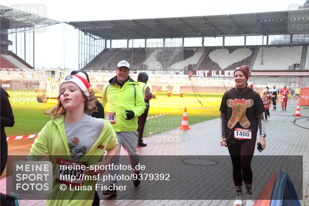 07.12.2025 - St. Pauli X-Mass-Run No. 15 Luisa Fischer http://msf.ph/oto/9379392 07.12.2025 11:11:18 Ziel 5, 1402, 159, 1400, 29, 30, 31, 48, 49, 122, 134, 660, 667, 669, 697, 698, 745, 1064, 1066, 1380, 1398, 1400, 1402, 1518, 1519, 1584, 1626, 1692, 1694, 1739, 1740, 2258, 2616, 2742, 3124, 3136, 4574 meine-sportfotos.de
