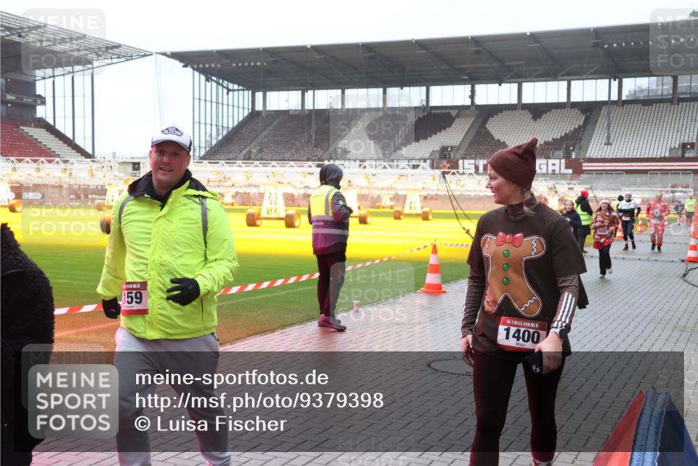 07.12.2025 - St. Pauli X-Mass-Run No. 15 Luisa Fischer http://msf.ph/oto/9379398 07.12.2025 11:11:18 Ziel 159, 1, 15, 1400, 29, 30, 31, 48, 49, 122, 134, 660, 667, 669, 697, 698, 745, 1064, 1066, 1380, 1398, 1400, 1402, 1518, 1519, 1584, 1626, 1692, 1694, 1739, 1740, 2258, 2616, 2742, 3124, 3136, 4574 meine-sportfotos.de