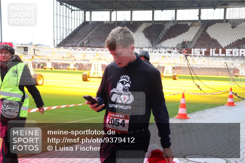 07.12.2025 - St. Pauli X-Mass-Run No. 15 Luisa Fischer http://msf.ph/oto/9379412 07.12.2025 10:34:09 Ziel 910, 15, 2054, 498, 828, 1329, 2054, 2065, 2558, 3791 meine-sportfotos.de