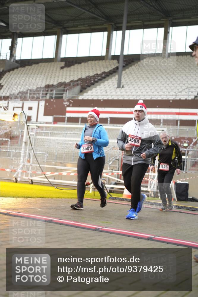 07.12.2025 - St. Pauli X-Mass-Run No. 15 Patografie http://msf.ph/oto/9379425 07.12.2025 10:13:04 Ziel 80, 1044, 1126, 1397, 1733, 2687, 2711, 2712, 3588, 3589, 4082, 4083, 4487, 4664 meine-sportfotos.de