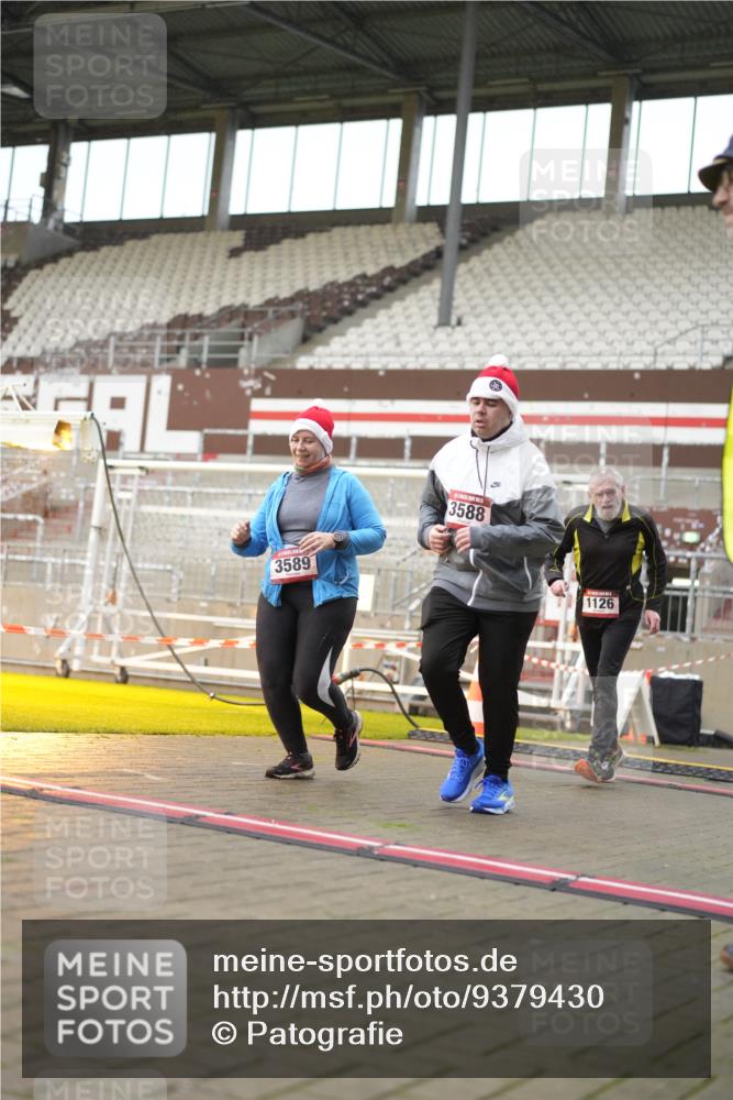 07.12.2025 - St. Pauli X-Mass-Run No. 15 Patografie http://msf.ph/oto/9379430 07.12.2025 10:13:04 Ziel 80, 1044, 1126, 1397, 1733, 2687, 2711, 2712, 3588, 3589, 4082, 4083, 4487, 4664 meine-sportfotos.de