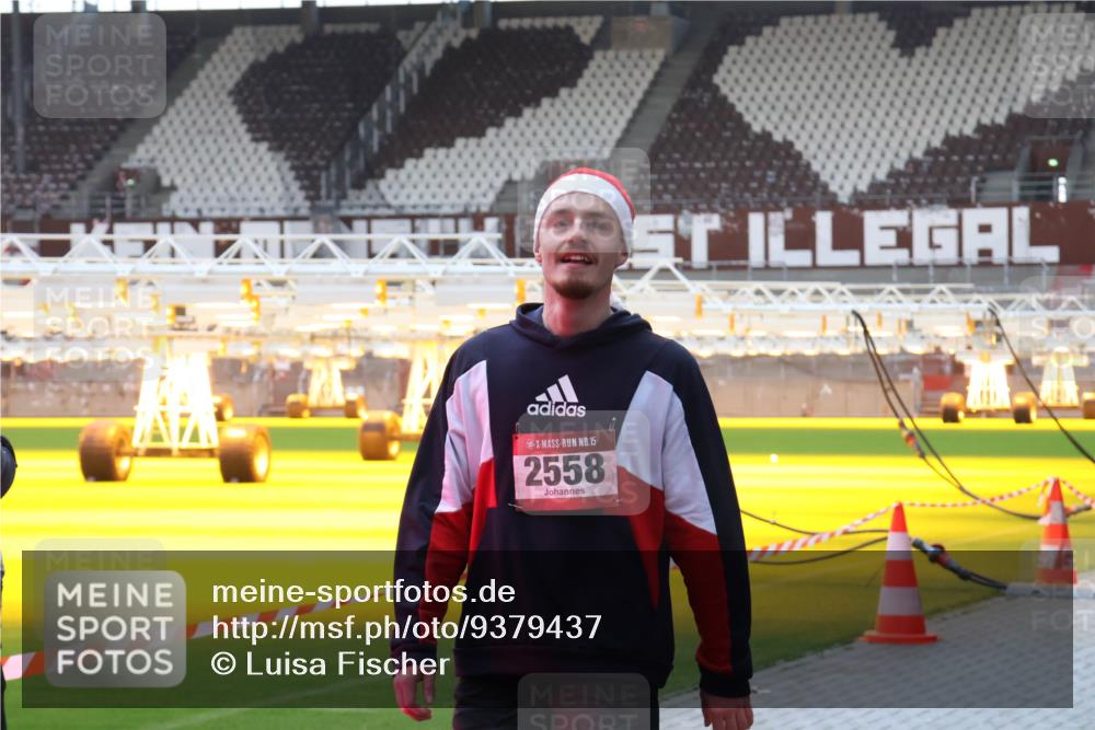 07.12.2025 - St. Pauli X-Mass-Run No. 15 Luisa Fischer http://msf.ph/oto/9379437 07.12.2025 10:34:30 Ziel 15, 2558, 2558 meine-sportfotos.de