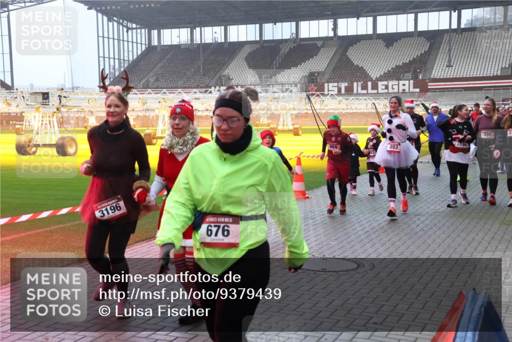 07.12.2025 - St. Pauli X-Mass-Run No. 15 Luisa Fischer http://msf.ph/oto/9379439 07.12.2025 10:06:41 Ziel 3196, 676, 16, 969, 399, 394, 893, 93, 2, 3, 34, 127, 148, 180, 187, 424, 468, 562, 676, 805, 834, 893, 967, 969, 1119, 1369, 1479, 1480, 1788, 1789, 1791, 1832, 1937, 1946, 2756, 2757, 2894, 2968, 3093, 3172, 3196, 3213, 3232, 3534, 3535, 3536, 3537, 3812, 3814, 3857, 3859, 3877, 4194, 4195, 4235, 4236, 4237, 4246, 4251, 4459, 4657, 4665, 4670, 4672, 4676, 4677, 4736, 4739 meine-sportfotos.de