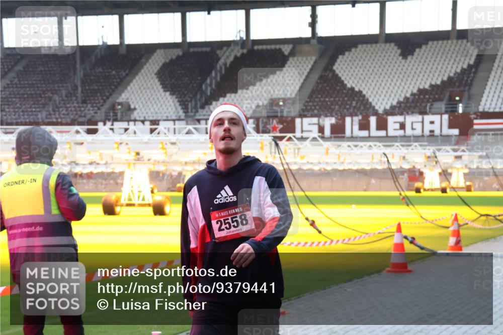 07.12.2025 - St. Pauli X-Mass-Run No. 15 Luisa Fischer http://msf.ph/oto/9379441 07.12.2025 10:34:30 Ziel 15, 2558, 2558 meine-sportfotos.de