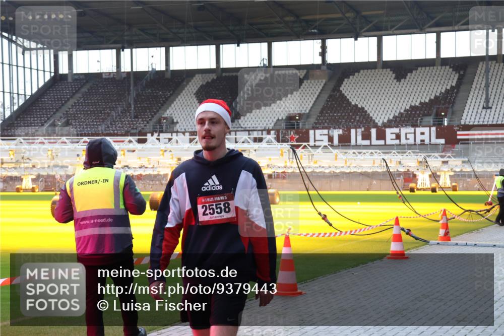07.12.2025 - St. Pauli X-Mass-Run No. 15 Luisa Fischer http://msf.ph/oto/9379443 07.12.2025 10:34:30 Ziel 15, 2558, 2558 meine-sportfotos.de