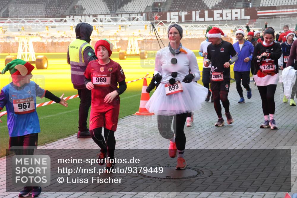07.12.2025 - St. Pauli X-Mass-Run No. 15 Luisa Fischer http://msf.ph/oto/9379449 07.12.2025 10:06:42 Ziel 967, 15, 969, 893, 2894, 1394, 38, 34, 127, 148, 180, 187, 424, 468, 562, 676, 805, 834, 893, 967, 969, 1119, 1369, 1479, 1480, 1788, 1791, 1832, 1937, 1946, 2756, 2757, 2894, 2968, 3093, 3172, 3196, 3213, 3232, 3534, 3535, 3536, 3537, 3812, 3814, 3857, 3859, 3877, 4194, 4235, 4236, 4237, 4246, 4251, 4459, 4657, 4665, 4670, 4672, 4676, 4677, 4736, 4739 meine-sportfotos.de