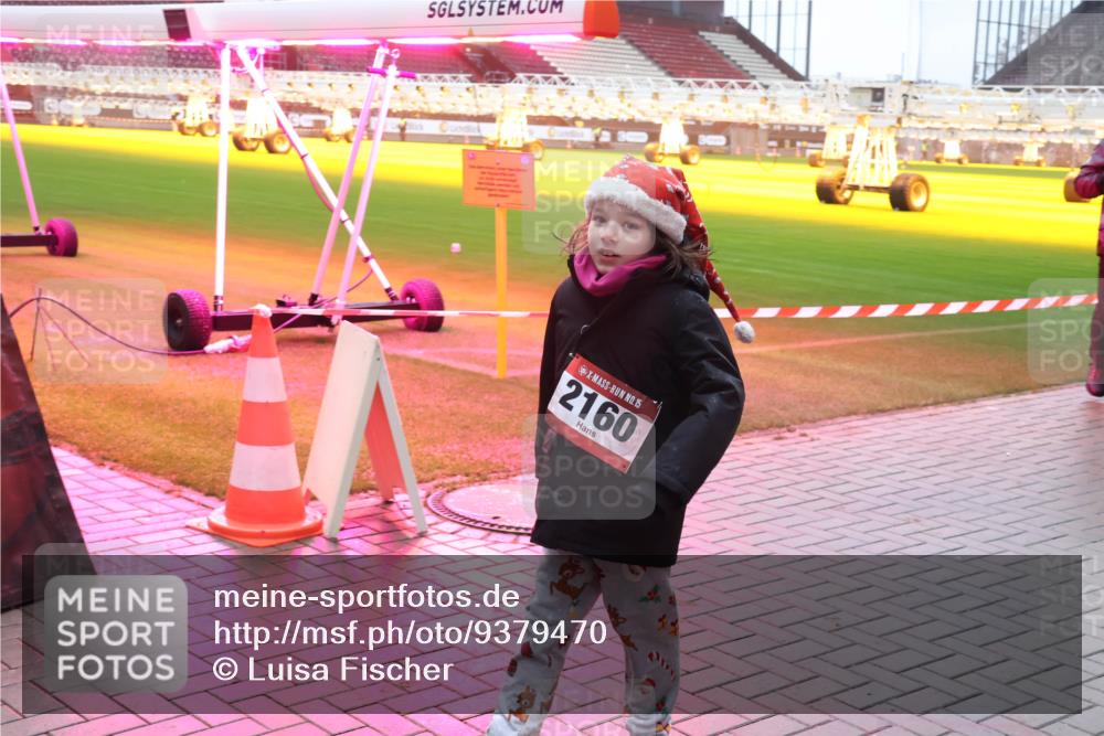 07.12.2025 - St. Pauli X-Mass-Run No. 15 Luisa Fischer http://msf.ph/oto/9379470 07.12.2025 11:11:22 Ziel 15, 2160, 29, 30, 31, 48, 49, 122, 134, 660, 667, 669, 697, 698, 745, 777, 787, 788, 817, 832, 841, 909, 1064, 1066, 1380, 1400, 1402, 1518, 1519, 1557, 1565, 1568, 1584, 1619, 1626, 1692, 1707, 2258, 2616, 2742, 3124, 3136, 4574, 4801, 4813 meine-sportfotos.de