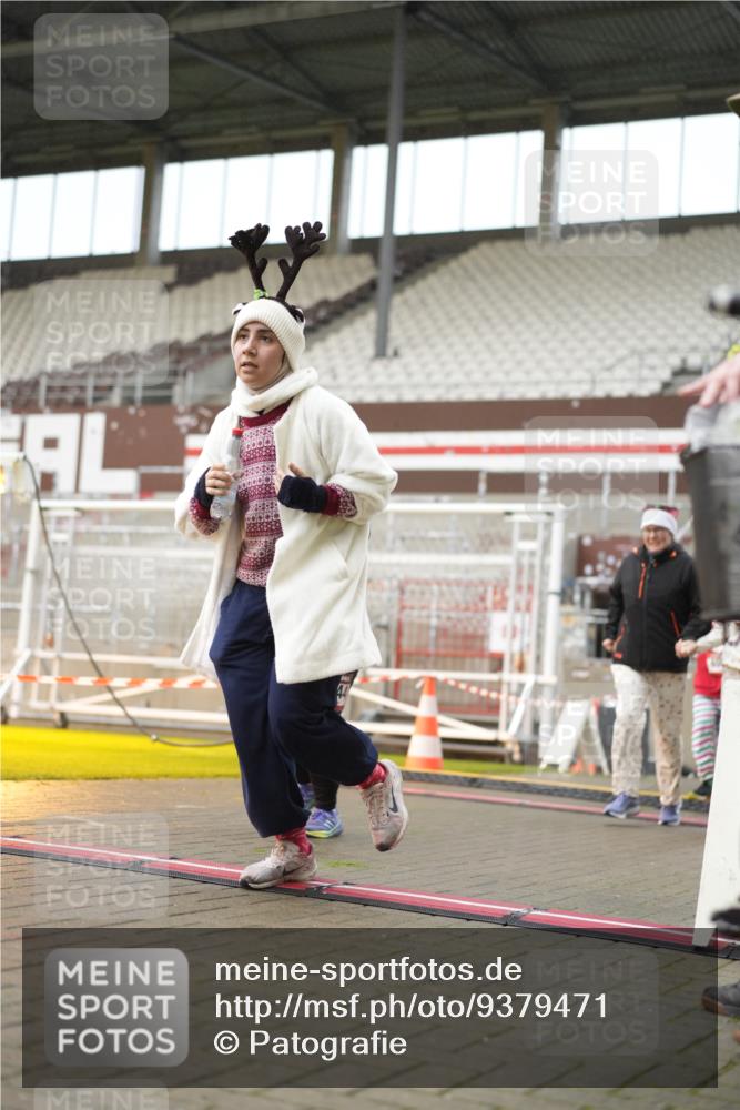 07.12.2025 - St. Pauli X-Mass-Run No. 15 Patografie http://msf.ph/oto/9379471 07.12.2025 10:13:07 Ziel 1044, 1126, 1397, 1733, 2711, 2712, 3588, 3589, 4081, 4082, 4083, 4664 meine-sportfotos.de