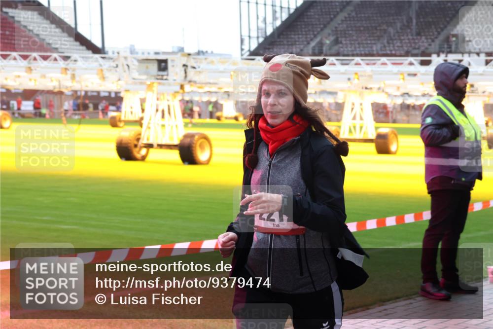 07.12.2025 - St. Pauli X-Mass-Run No. 15 Luisa Fischer http://msf.ph/oto/9379474 07.12.2025 10:35:01 Ziel 137, 493, 578, 2212, 2639, 3389, 3390, 4276, 4277, 4309, 4310, 4316, 4317, 4336, 4337 meine-sportfotos.de