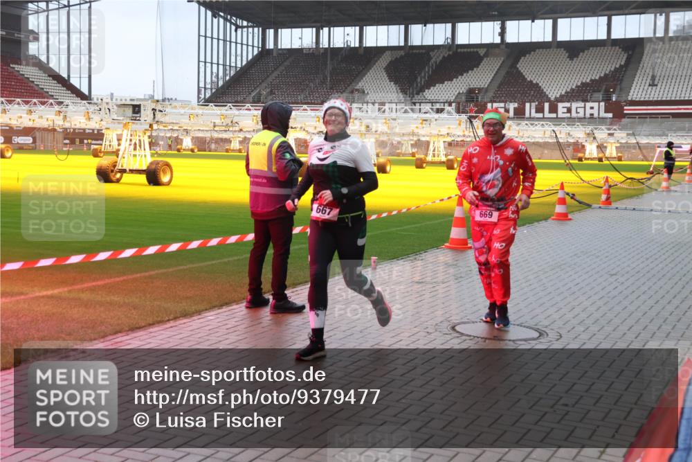 07.12.2025 - St. Pauli X-Mass-Run No. 15 Luisa Fischer http://msf.ph/oto/9379477 07.12.2025 11:11:27 Ziel 667, 669, 10, 29, 48, 122, 411, 660, 667, 669, 697, 698, 745, 777, 787, 788, 812, 815, 817, 832, 841, 909, 1064, 1066, 1145, 1146, 1147, 1380, 1400, 1402, 1518, 1519, 1557, 1565, 1568, 1584, 1619, 1626, 1707, 2258, 2616, 2742, 3124, 3136, 4574, 4801, 4805, 4806, 4810, 4813, 5005, 5006 meine-sportfotos.de