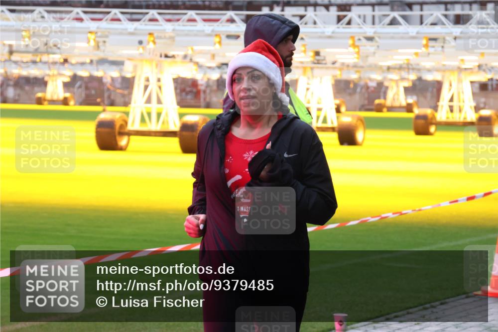 07.12.2025 - St. Pauli X-Mass-Run No. 15 Luisa Fischer http://msf.ph/oto/9379485 07.12.2025 10:35:04 Ziel 137, 493, 578, 2212, 2639, 3389, 3390, 4276, 4277, 4309, 4310, 4316, 4317, 4336, 4337 meine-sportfotos.de