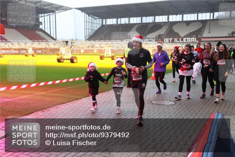 07.12.2025 - St. Pauli X-Mass-Run No. 15 Luisa Fischer http://msf.ph/oto/9379492 07.12.2025 10:06:45 Ziel 3093, 2894, 4736, 1394, 739, 399, 2366, 34, 127, 148, 150, 180, 187, 424, 468, 562, 676, 805, 834, 893, 967, 969, 1119, 1369, 1479, 1480, 1788, 1832, 1937, 1946, 2756, 2757, 2894, 2968, 3093, 3172, 3196, 3213, 3232, 3534, 3535, 3536, 3537, 3812, 3814, 3857, 3859, 3877, 3970, 3971, 4235, 4236, 4237, 4246, 4251, 4459, 4657, 4665, 4670, 4672, 4676, 4677, 4736, 4739 meine-sportfotos.de