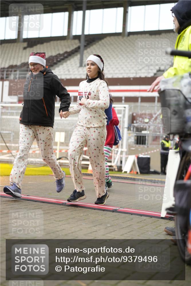 07.12.2025 - St. Pauli X-Mass-Run No. 15 Patografie http://msf.ph/oto/9379496 07.12.2025 10:13:09 Ziel 1044, 1126, 1397, 1733, 2711, 2712, 3588, 3589, 4081, 4082, 4083, 4664 meine-sportfotos.de